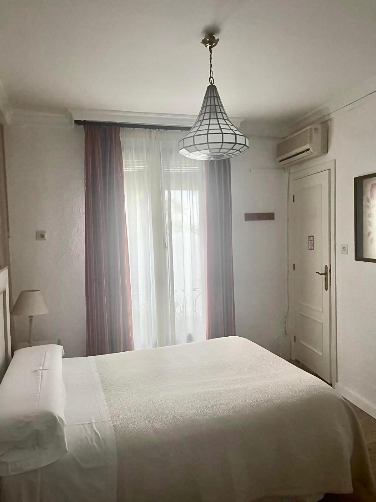 Pension Zurita Granada Exteriör bild
